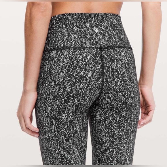 COPY - Lululemon EUC Wunder Under Pant (Hi-Rise)
Luon Suited Jacquard Black Whi… - Picture 3 of 8